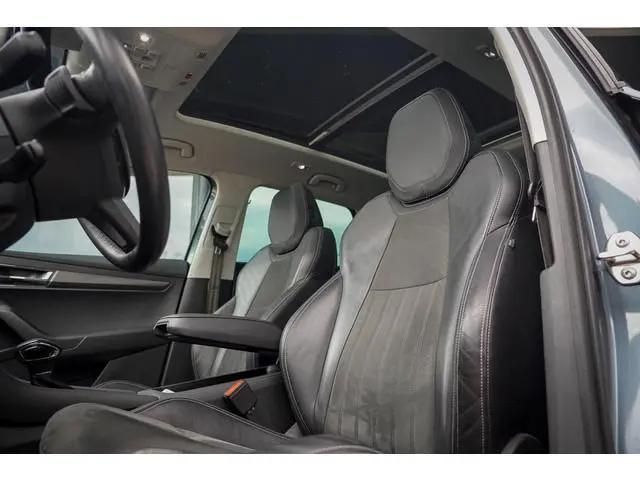 Skoda Karoq 1.5 TSI ACT Style Business / Pano / Trekhaak / Memory / Stoelverw / Adaptive Cruise