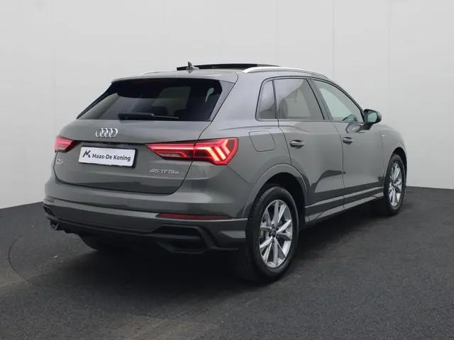 Audi Q3 45 TFSIe 180kW/245PK S Line · Panoramadak · Apple/Android Car Play · Camera + Parkeersensore...