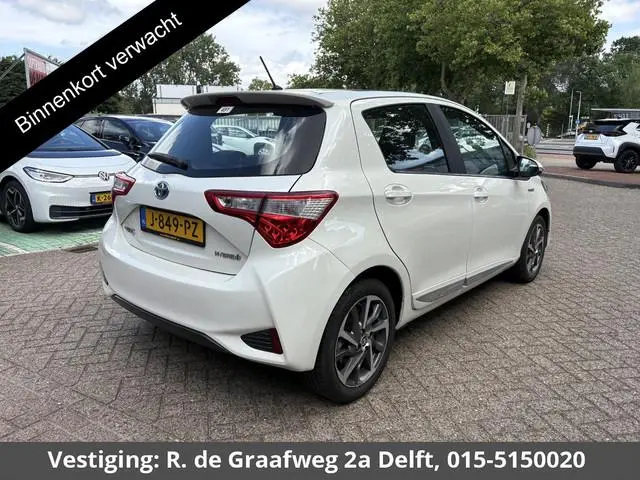 Toyota Yaris 1.5 Hybrid Premium | Navigatie | Panoramadak | Half Leder |