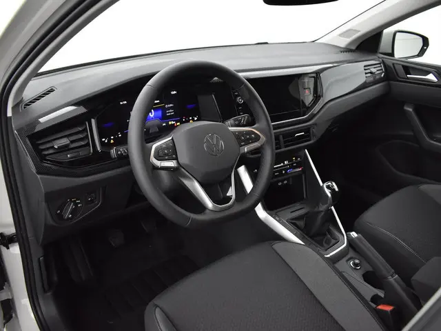 Volkswagen Polo Life Edition 1.0 TSI 95 pk 5 versn. Hand · Achteruitrijcamera ·