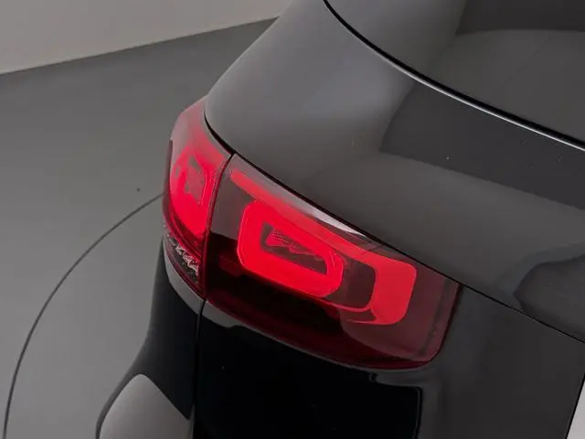 Mercedes-Benz GLB 180 AMG 7-zits // Trekhaak // Panoramadak // Memory // Keyless // Carplay // Multi...
