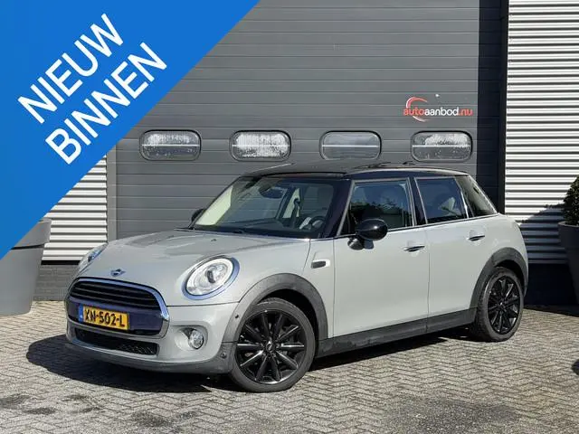 MINI 5-Deurs 1.5 Cooper Chili Serious Business | Panoramdak | Navigatie | Climate Control | Privacy...