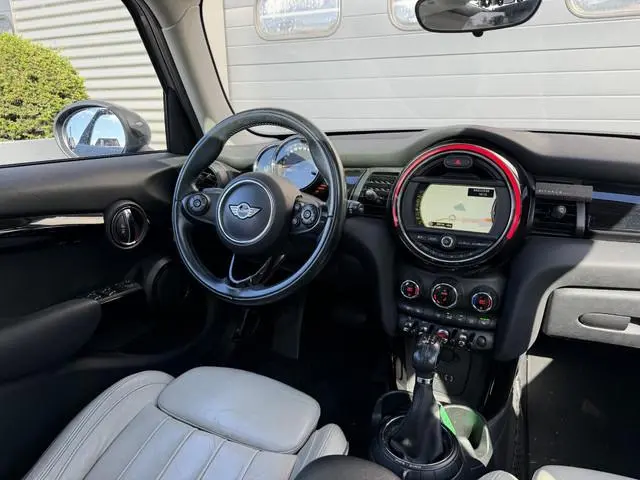 MINI 5-Deurs 1.5 Cooper Chili Serious Business | Panoramdak | Navigatie | Climate Control | Privacy...