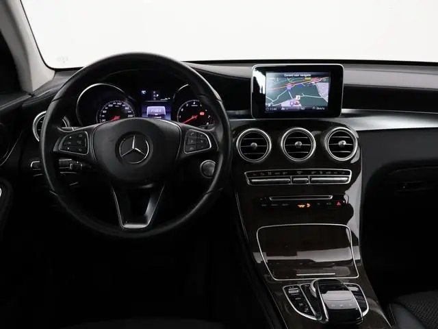 Mercedes-Benz GLC-klasse 350e 4MATIC PLUG-IN HYBRID + TREKHAAK | PANORAMA | LUCHTVERING | LED | STOE...