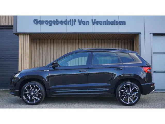 Skoda Karoq 1.5 TSI 150PK Sportline Business *Black Style* Pano.Dak Canton Virtual Stoel/Stuurverwar...