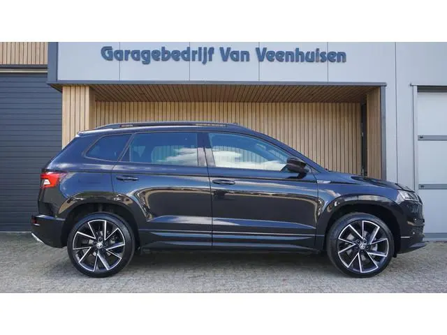 Skoda Karoq 1.5 TSI 150PK Sportline Business *Black Style* Pano.Dak Canton Virtual Stoel/Stuurverwar...