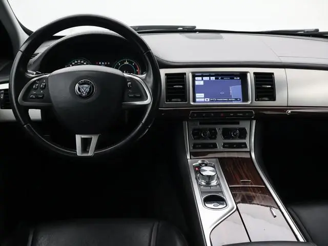 Jaguar XF Sportbrake 2.2D S 200 PK AUT8 + TREKHAAK | CAMERA | LEDER