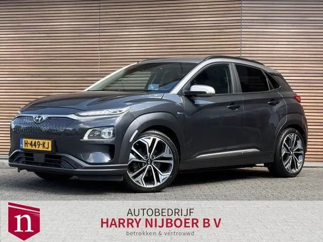 Hyundai Kona EV Premium 64 kWh Leer / Head-Up / Stoel verwarming & Koeling / Winterbanden