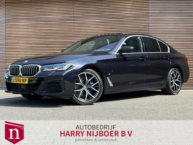 BMW 5-serie 530e High Executive M-Sport Schuifdak / SOH 87% / Leer / Memory / Adapt. Cruise