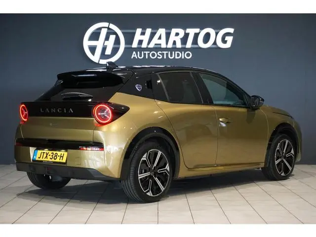 Lancia Ypsilon Edizione Limitata 51 kWh + 360° CAMERA / DODEHOEK / BEKLEDING FLUWEEL / SFEERVERLICHT...