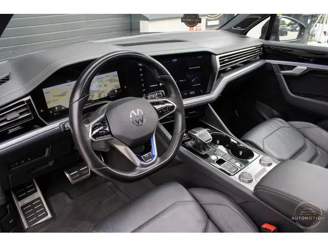 Volkswagen Touareg 3.0 TSi 4MOTION R Trekhaak Luchtvering Camera Nightvision