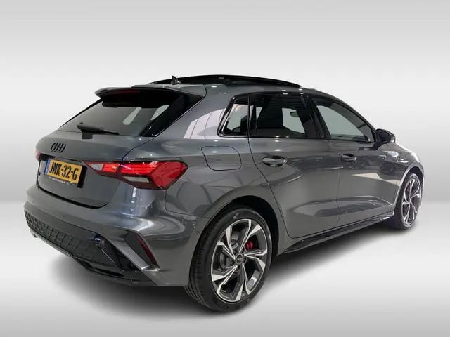 Audi A3 Sportback 45 TFSI e 272pk S edition | Pano dak | Zwart optiek | ACC