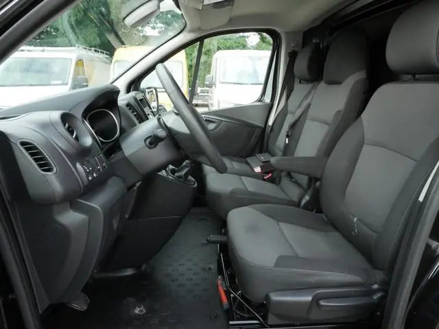 Nissan NV300