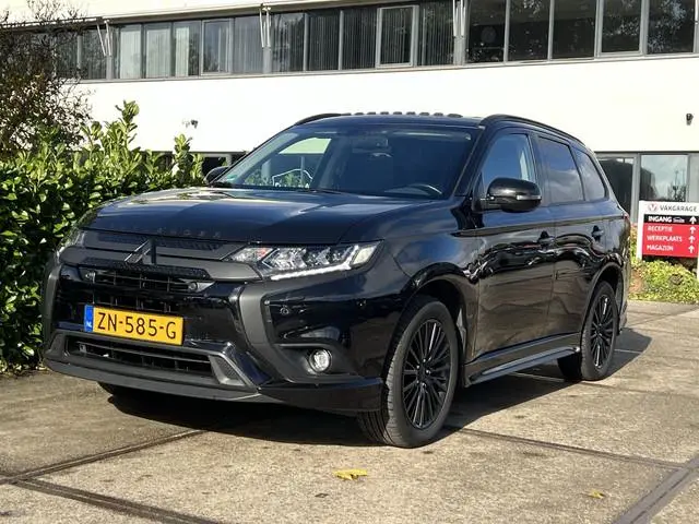 Mitsubishi Outlander 2.4 PHEV Instyle+ |PANO|STUUR+STOELVERW|CARBON PACK|CAMERA|VOLL.ONDERHOUD|