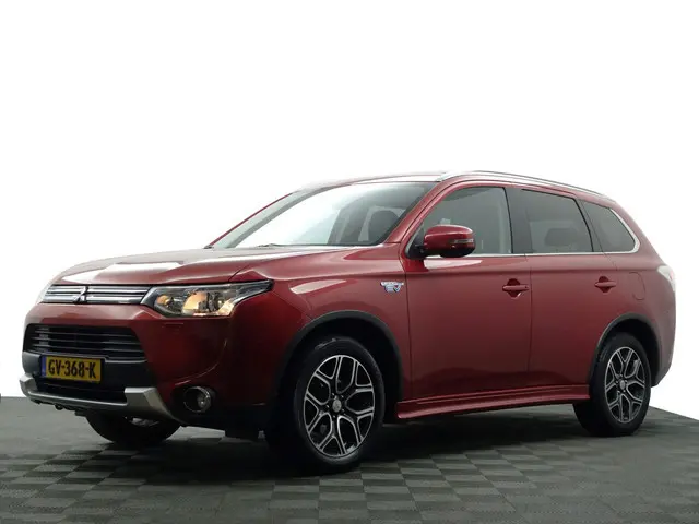 Mitsubishi Outlander 2.0 PHEV X-Line Sport Aut- Schuifdak, Stoelverwarming, Camera, Park Assist, Tre...