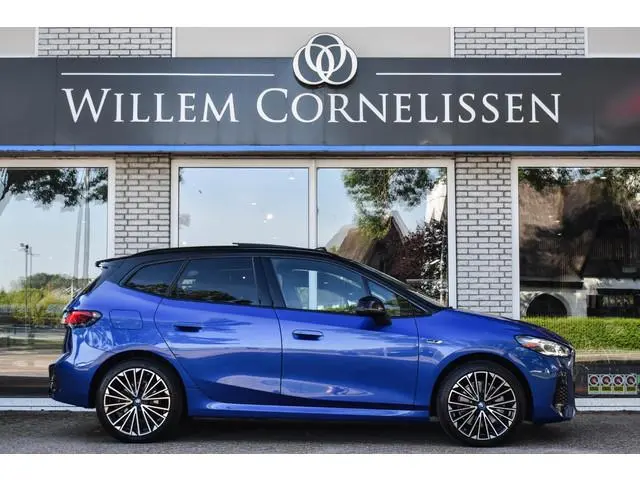 BMW 2-serie Active Tourer 230e xDrive Pano Trekhaak Head Up Elc Stoelen Came