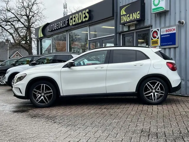 Mercedes-Benz GLA-klasse 200 Prestige. | PANO | ZEER NETJES | XENON | NAVI | PDC V/A |