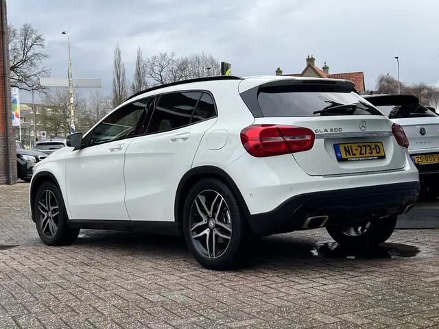 Mercedes-Benz GLA-klasse 200 Prestige. | PANO | ZEER NETJES | XENON | NAVI | PDC V/A |