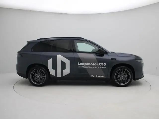 Leapmotor C10