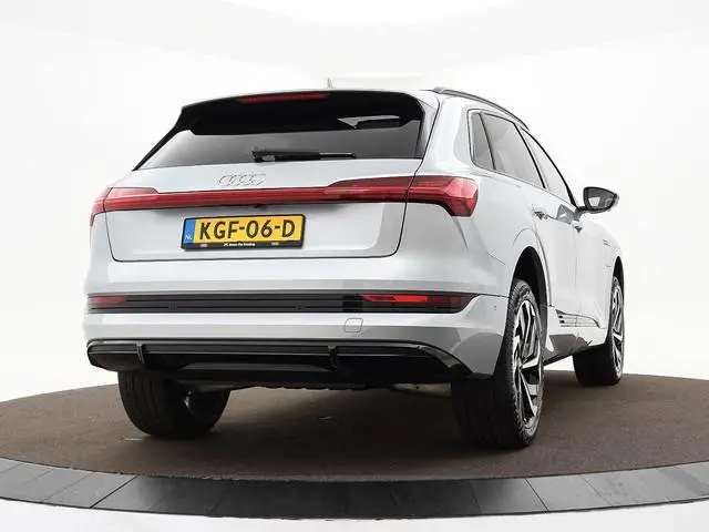 Audi E-tron 55 300kW/408PK S Line 95Kwh · SOH 94,6% · Panoramadak · Leder/Alcantara · 360°Camera + P...