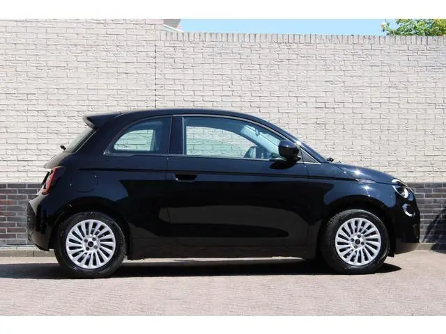 Fiat 500e Icon 42 kWh Grote accu | Carplay | Led