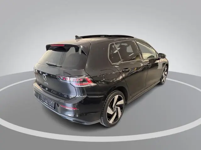 Volkswagen Golf 1.5 eHybrid 272pk DSG GTE · Panoramadak · Leder · Wegklapbare Trekhaak · Stoelventil...