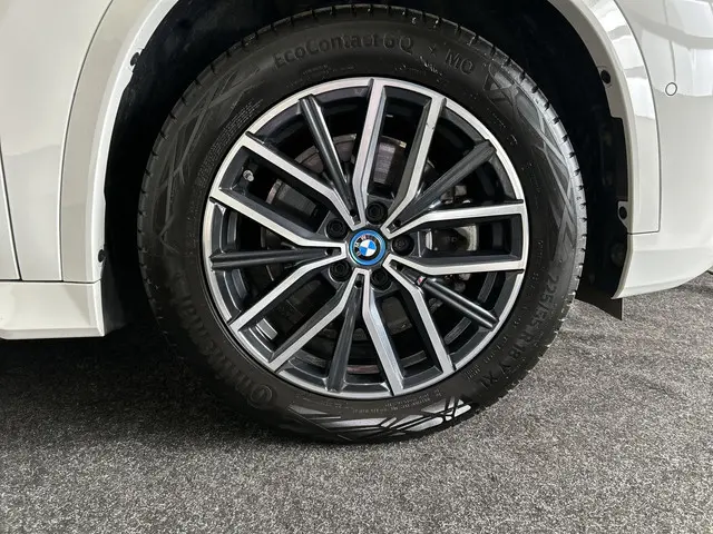 BMW iX1 xDrive30 67 kWh M-Sport SOH 98,3% | Sportstoelen | Premiumpakket |