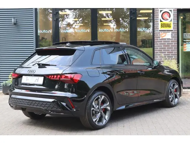 Audi A3 Sportback 45 TFSI e 272pk S edition Competition Pano/MatrixLED/Navi+/Keyless/Camera/Head-up/...