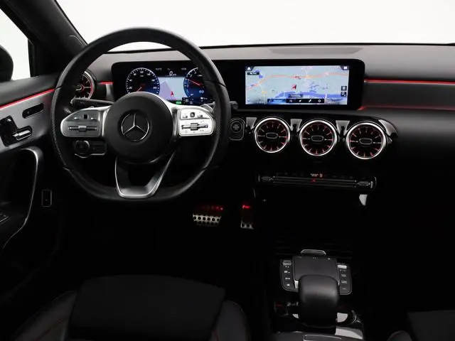 Mercedes-Benz A-klasse 250e 218 PK SEDAN + PANORAMA | SFEERVERLICHTING | APPLE CARPLAY | MEMORY | ST...