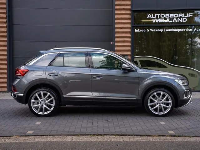 Volkswagen T-Roc 1.5 TSI R-Line Business+ NIEUWSTAAT I R-line I Virtual I 19" I Keyless I IQ.light I...