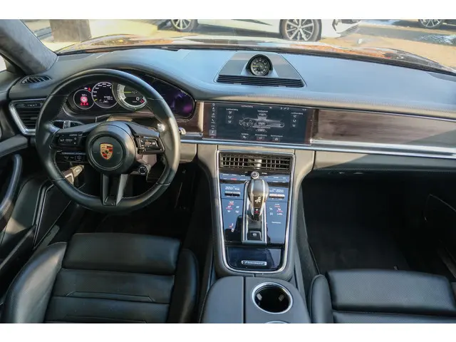 Porsche Panamera Sport Turismo 4.0 V8 Turbo S 700pk E-Hybrid Panoramadak Keramisch Luchtvering 4-wie...