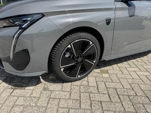 Peugeot e-308