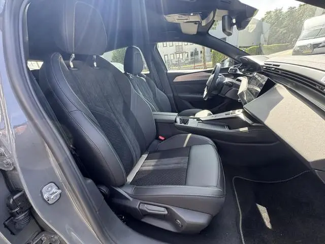 Peugeot e-308