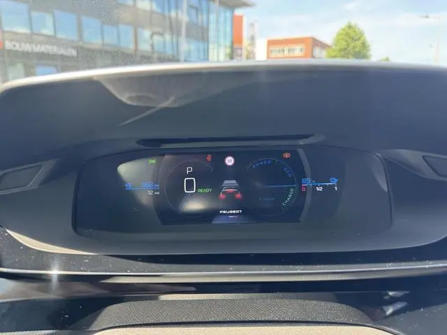 Peugeot e-308