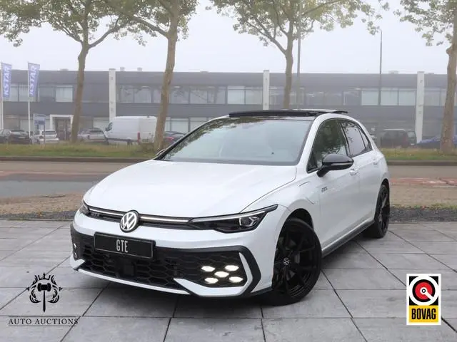 Volkswagen Golf GTE 1.5 eHybrid Panodak | Leer | 19"Inch | Black Style | Garantie 2030 | Head-up | S...