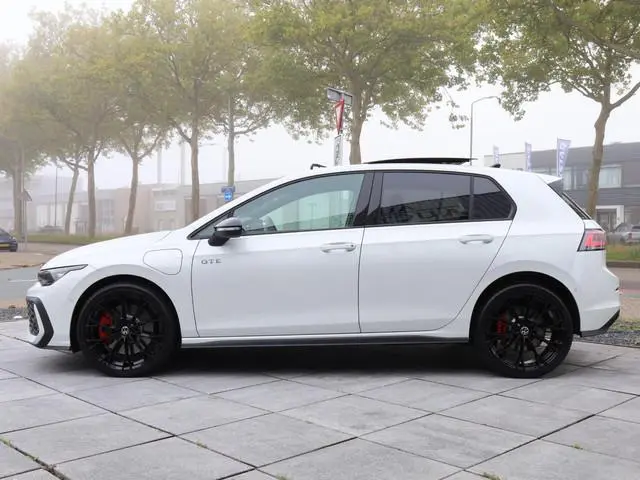 Volkswagen Golf GTE 1.5 eHybrid Panodak | Leer | 19"Inch | Black Style | Garantie 2030 | Head-up | S...