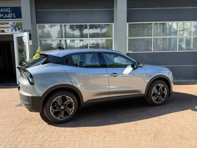 Alfa Romeo Junior Elettrica Speciale 54 kWh | ACC | Clima | LED  05-2025 10.537 KM