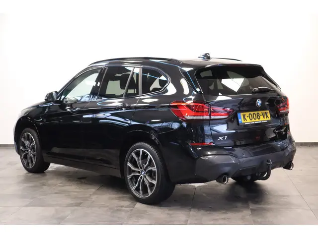 BMW X1 sDrive20i High Executive M-sport Panoramadak PDC Trekhaak NAP Head-Up ! 2e Paasdag geopend va...