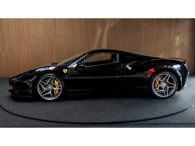 Ferrari F8 Tributo 3.9 V8 HELE