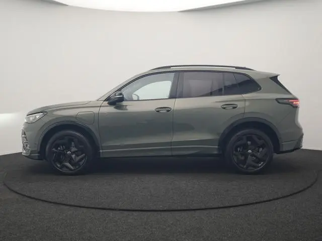 Volkswagen Tiguan 1.5 eHybrid R-Line Business 272pk Dealer O.H. | Adaptive Cruise | Head Up | 360 Ca...