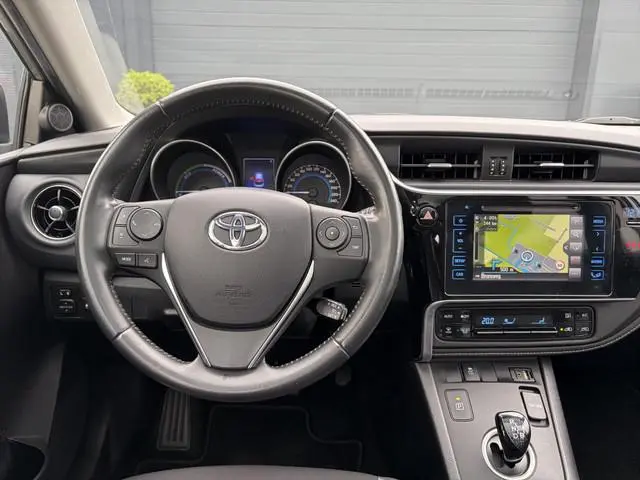 Toyota Auris 1.8 Hybrid Trend ✓Dealer Onderhouden✓2e Eigenaar✓Pano✓Trekhaak✓Camera✓Navi✓Clima✓Cruise...