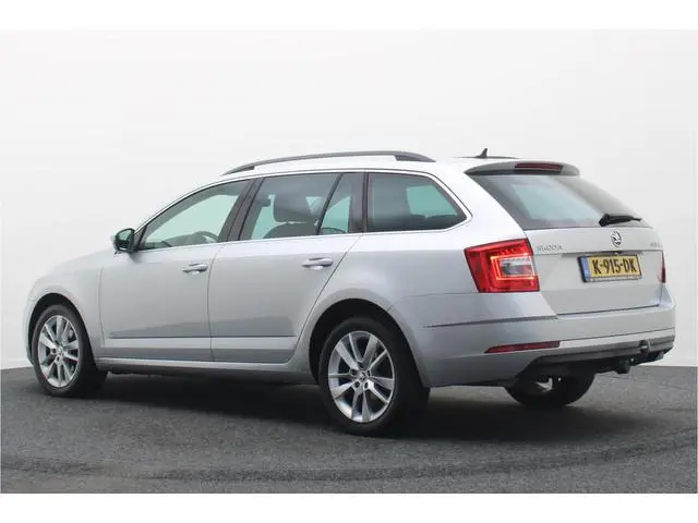 ŠKODA Octavia Combi 1.5 TSI DSG Greentech Business Edition Camera, Apple Carplay, Trekhaak, Climate,...