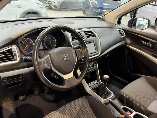 Suzuki S-Cross