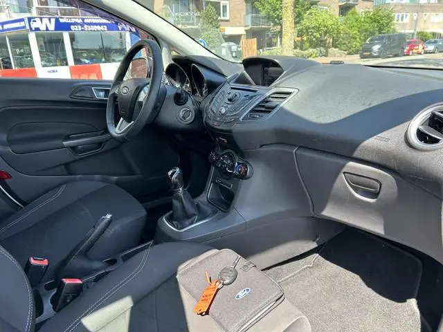 Ford Fiesta 1.0 Style 5 Deurs Navigatie Airco/ecc apk