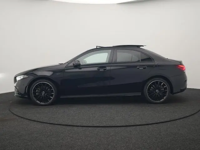 Mercedes-Benz A-klasse 250 e AMG Line PHEV 218pk | Panodak | Camera | Multibeam LED | Alcantara Spor...