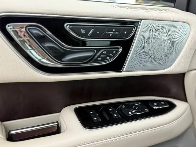 Lincoln Navigator