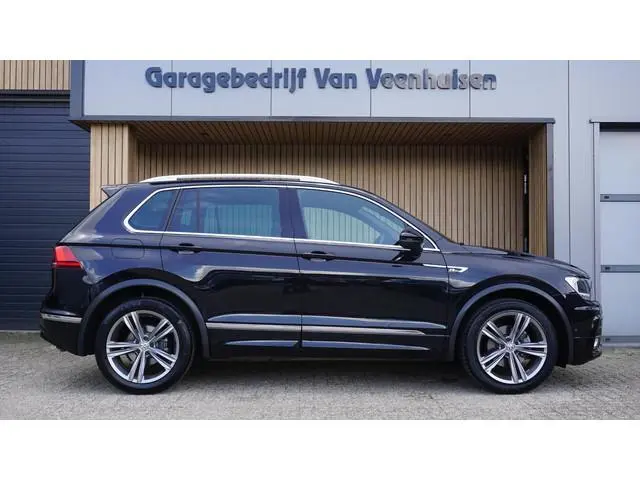 Volkswagen Tiguan 1.4 TSI 125PK 2x R-Line Navi 19inch LM Trekhaak Cruise Control *NL auto* 105457km!