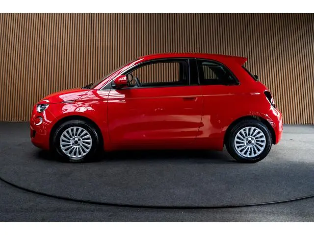 Fiat 500 24 kWh 3- Fase SOH: 93,8% Navi Airco LED Cruise C. Carplay Stoelverwarming LM velgen BTW au...