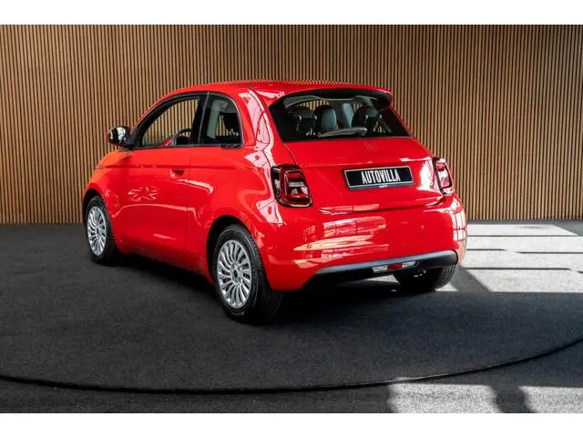Fiat 500 24 kWh 3- Fase SOH: 93,8% Navi Airco LED Cruise C. Carplay Stoelverwarming LM velgen BTW au...
