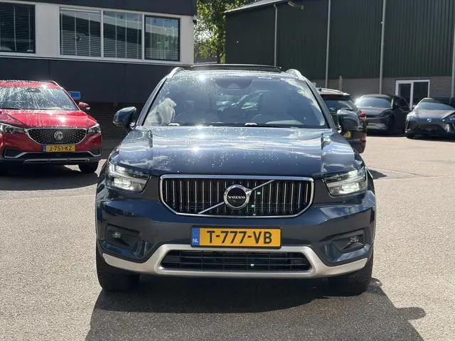 Volvo XC40 1.5 T5 Recharge Inscription VAN: 27.900,- VOOR: 25.877,- UW WKVOORDEEL: 2.023,- | AUTOMAA...